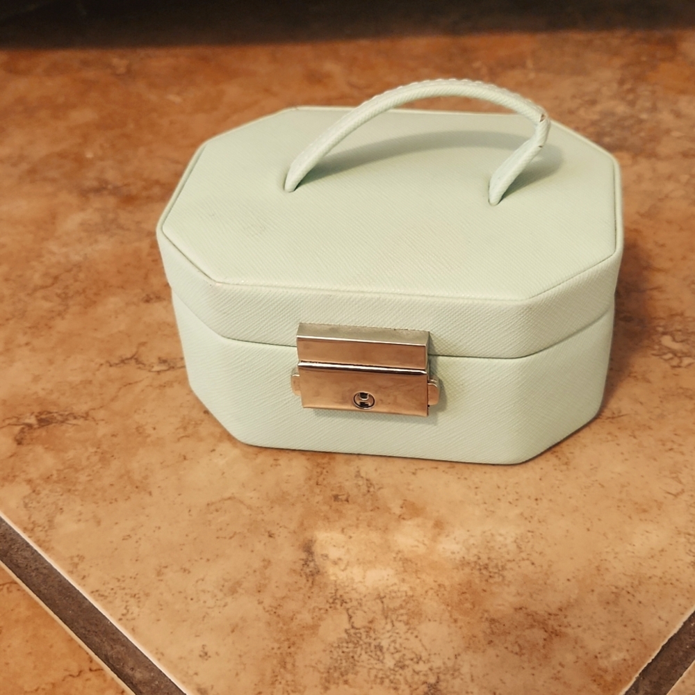 Wolf Heritage Octogon Jewelry Box